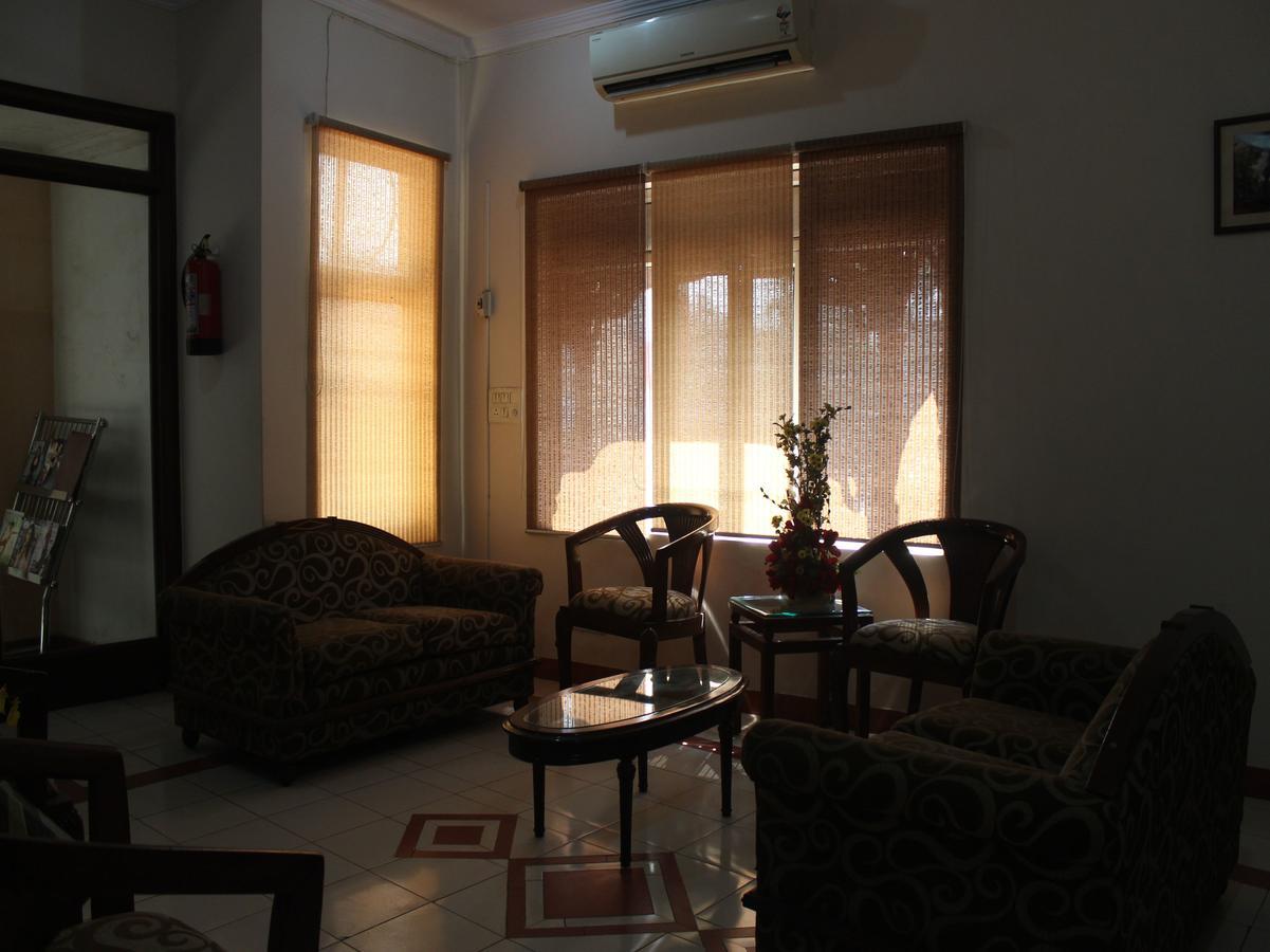 Oyo 5232 Kwality Hotel Дехрадун Екстериор снимка