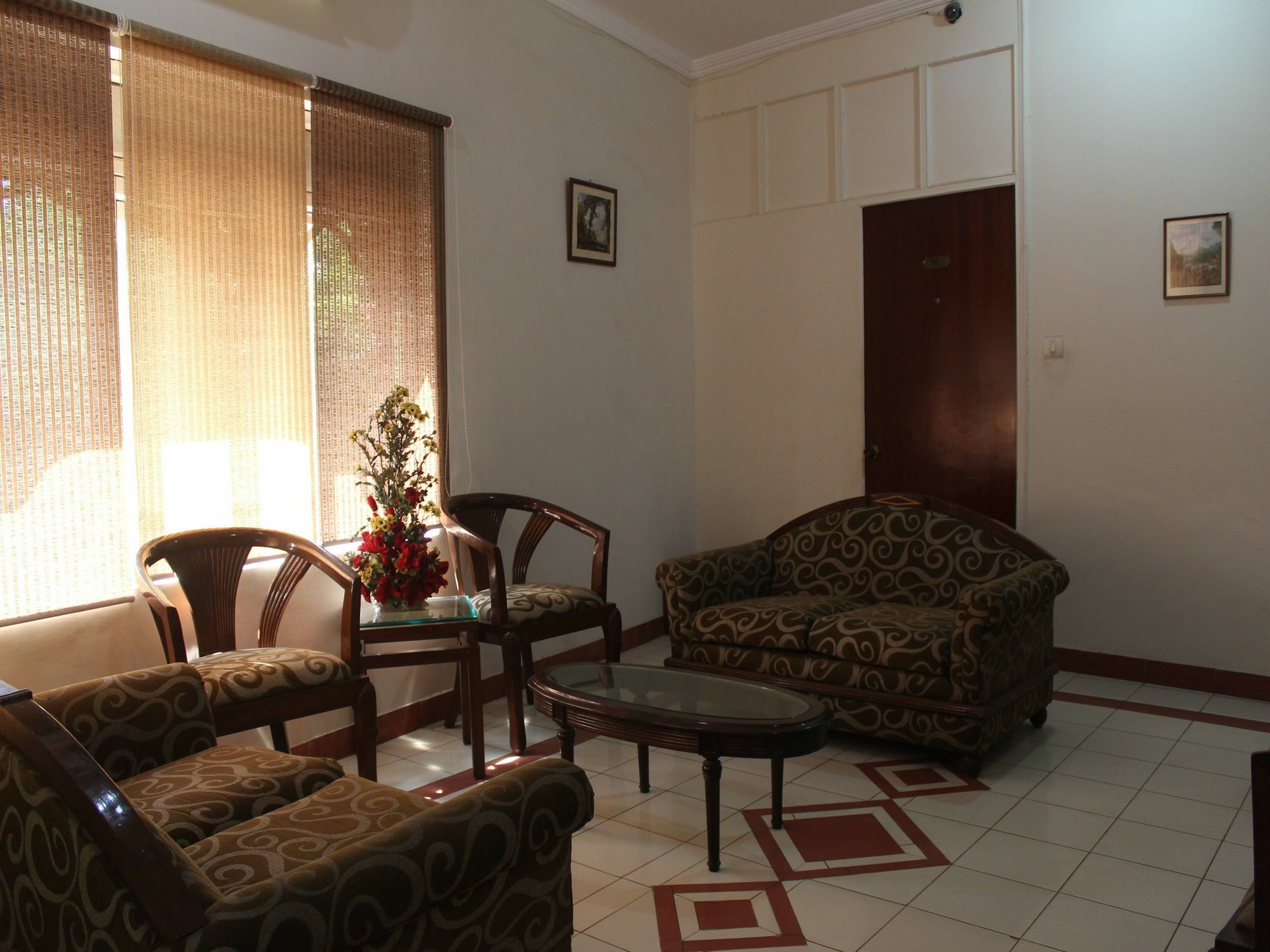 Oyo 5232 Kwality Hotel Дехрадун Екстериор снимка